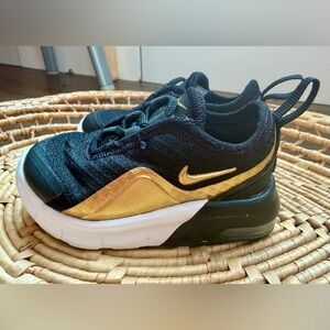 Nike Air Max Motion 2 Toddler Kids Black Gold Sneakers AQ2744-012 Size 5C